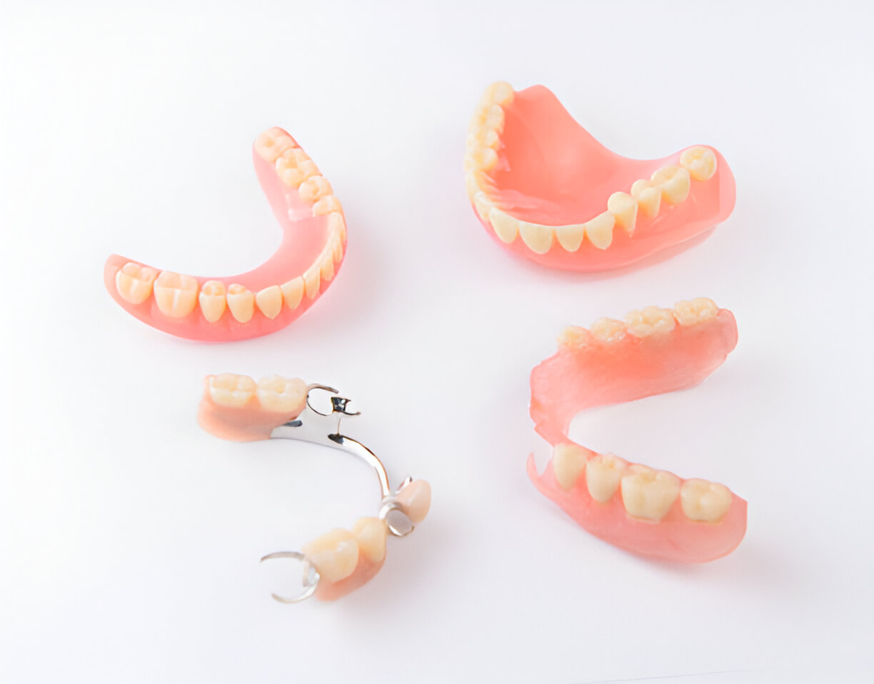 How to Properly Care for Your Dentures to Ensure Long-Term Use_3